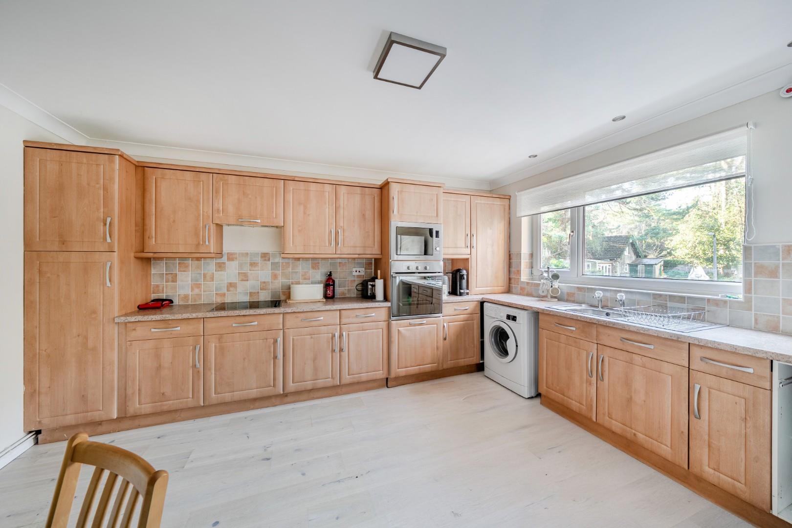 Roman Court, Blackpill, Swansea, SA3 5BL